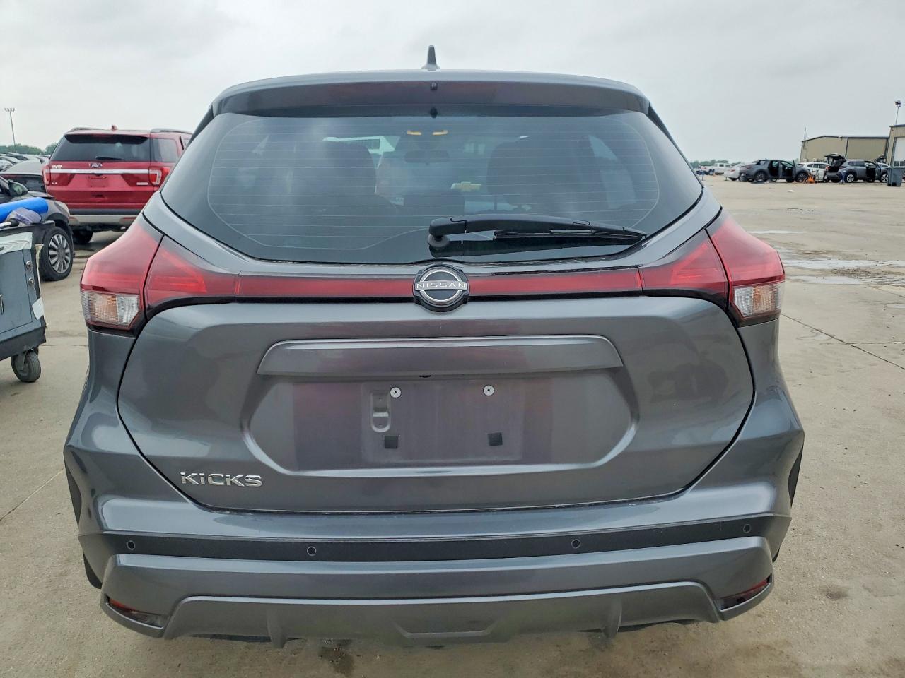 2024 NISSAN KICKS