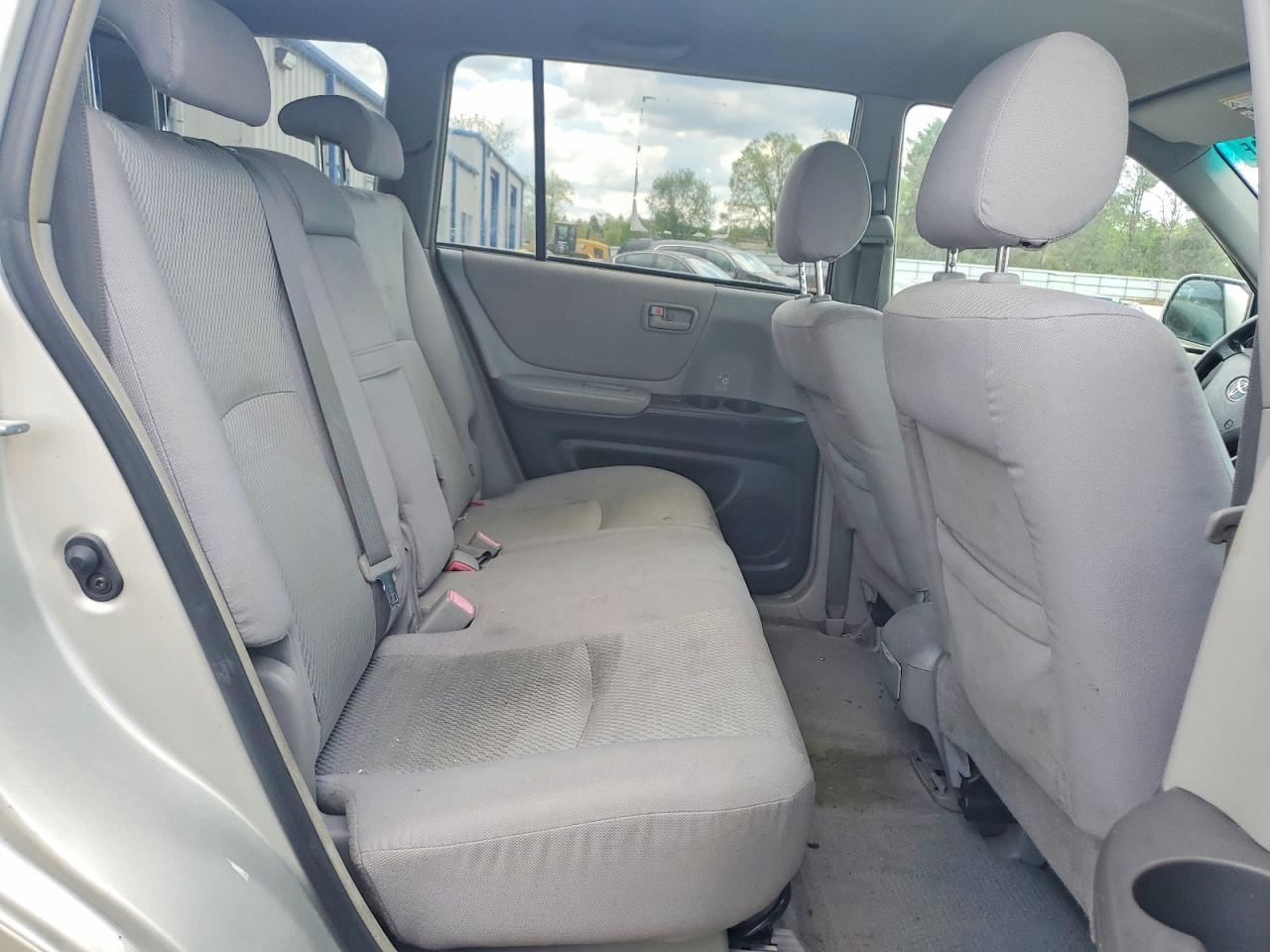2004 TOYOTA HIGHLANDER