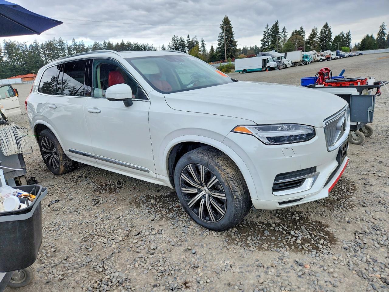 2022 VOLVO XC90