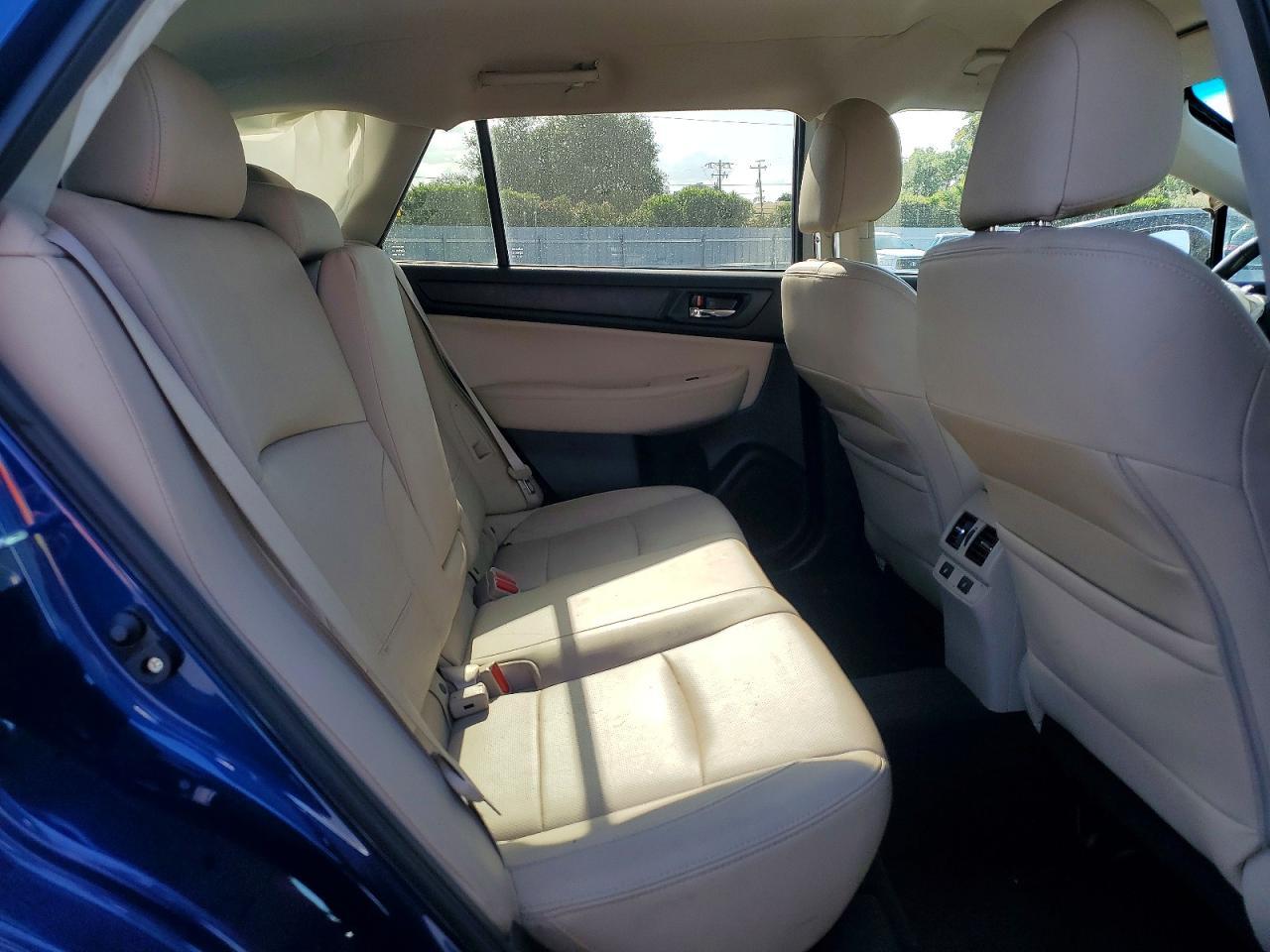 2015 SUBARU Outback