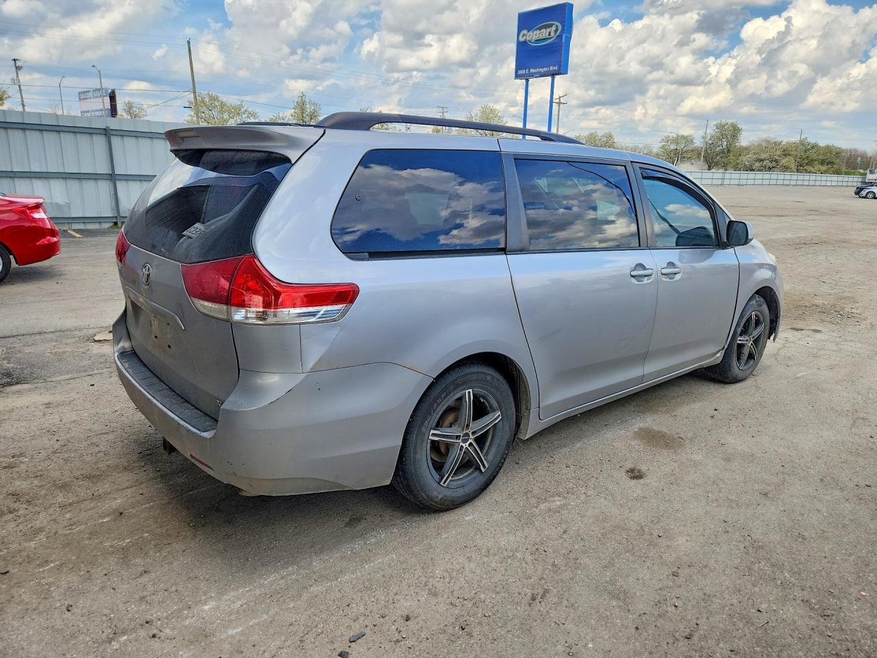 2012 TOYOTA SIENNA