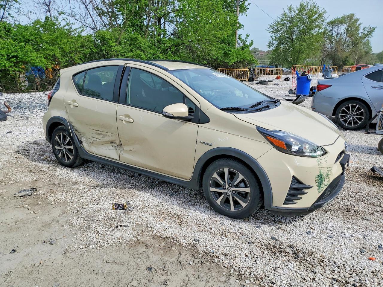 2018 TOYOTA Prius c