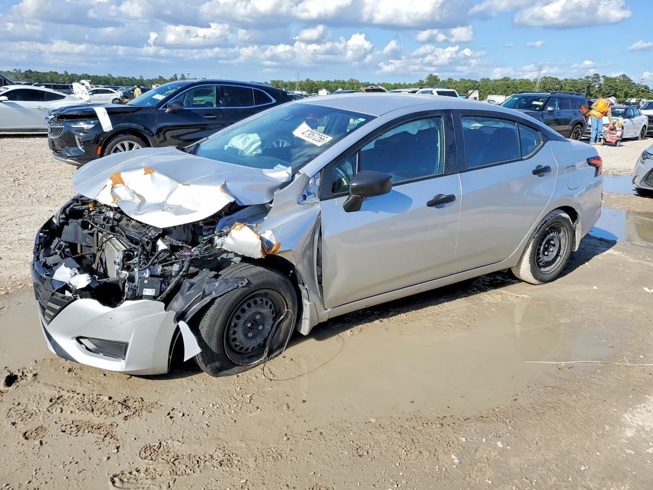 2024 NISSAN VERSA