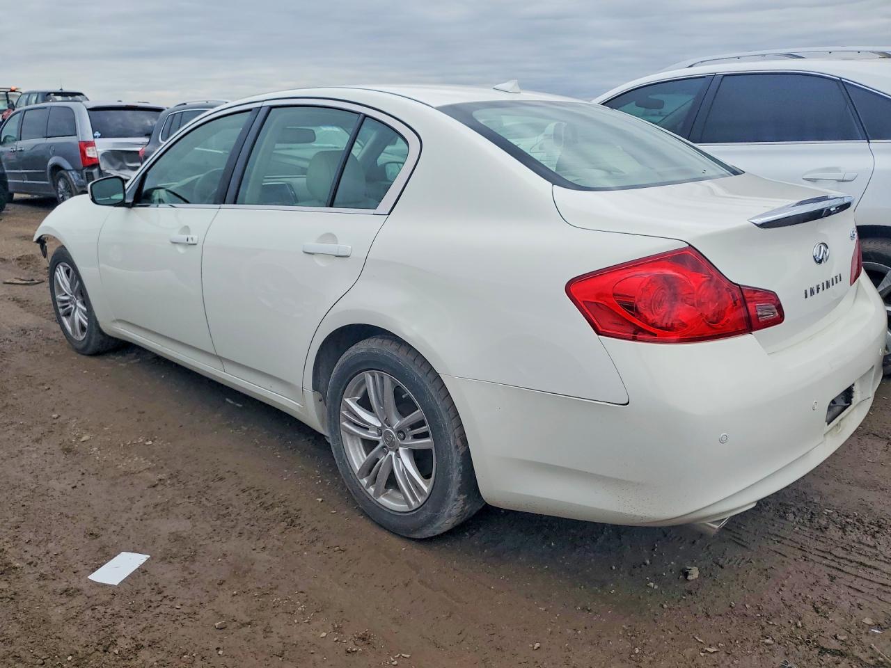 2011 INFINITI G37