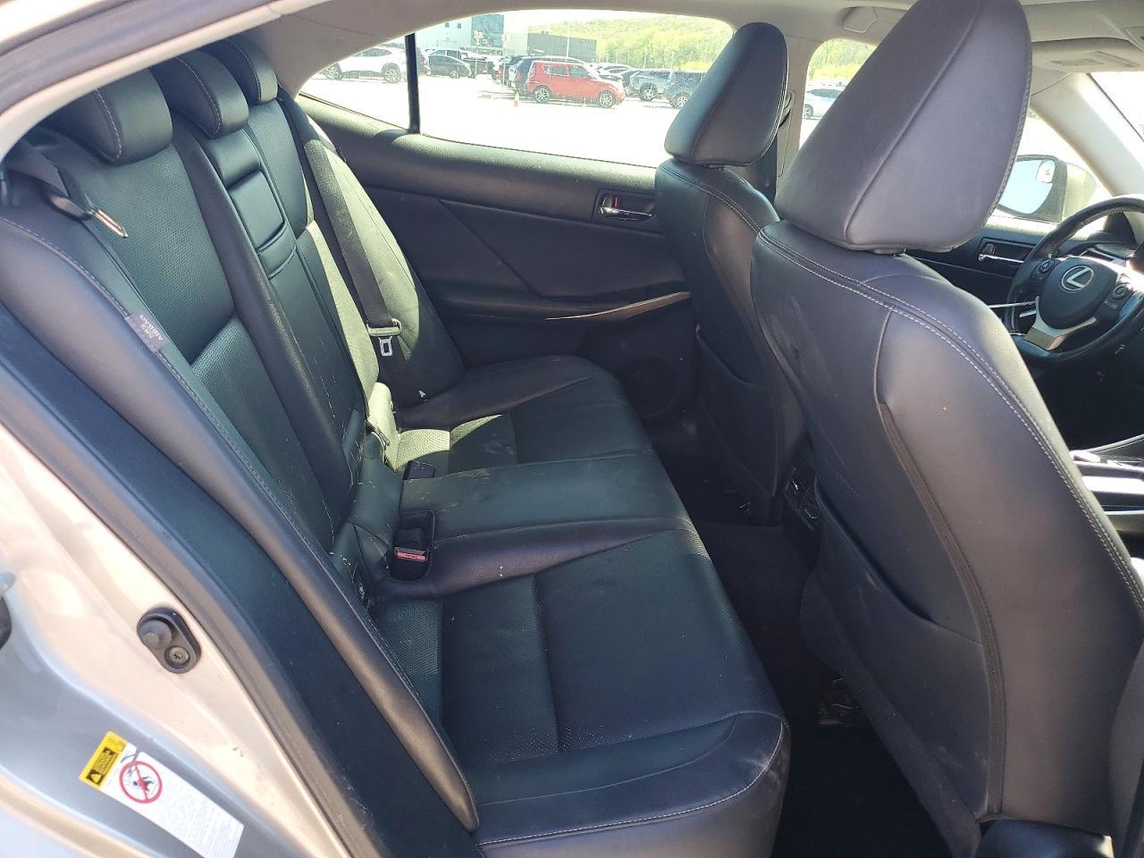 2016 LEXUS IS 200t