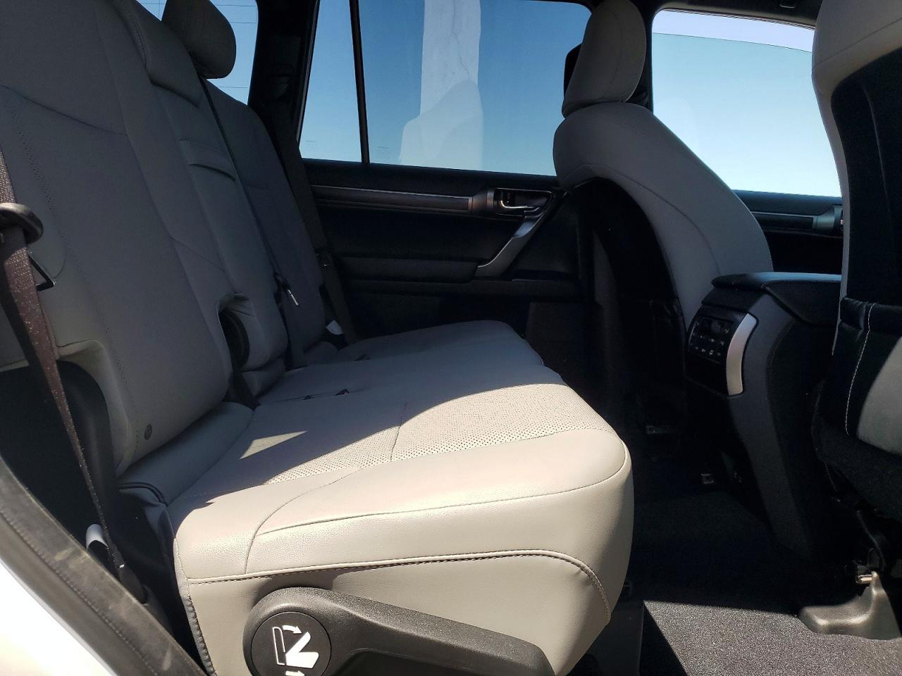 2023 LEXUS GX 460