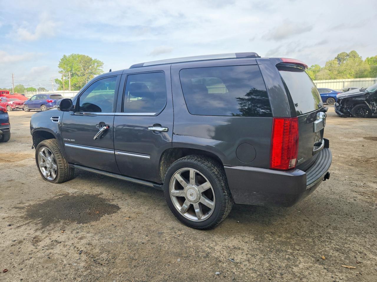 2010 CADILLAC ESCALADE