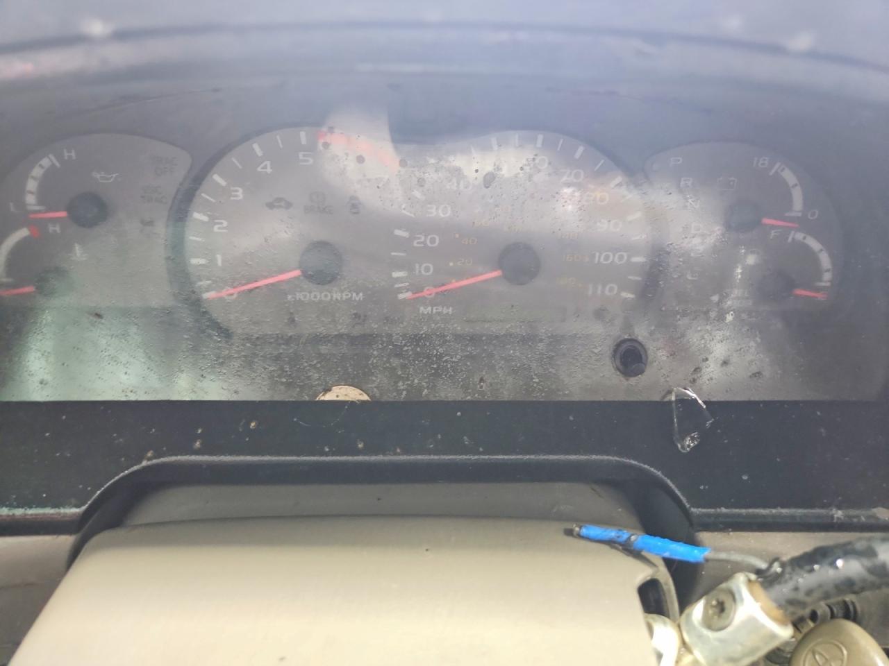 2004 TOYOTA Sequoia