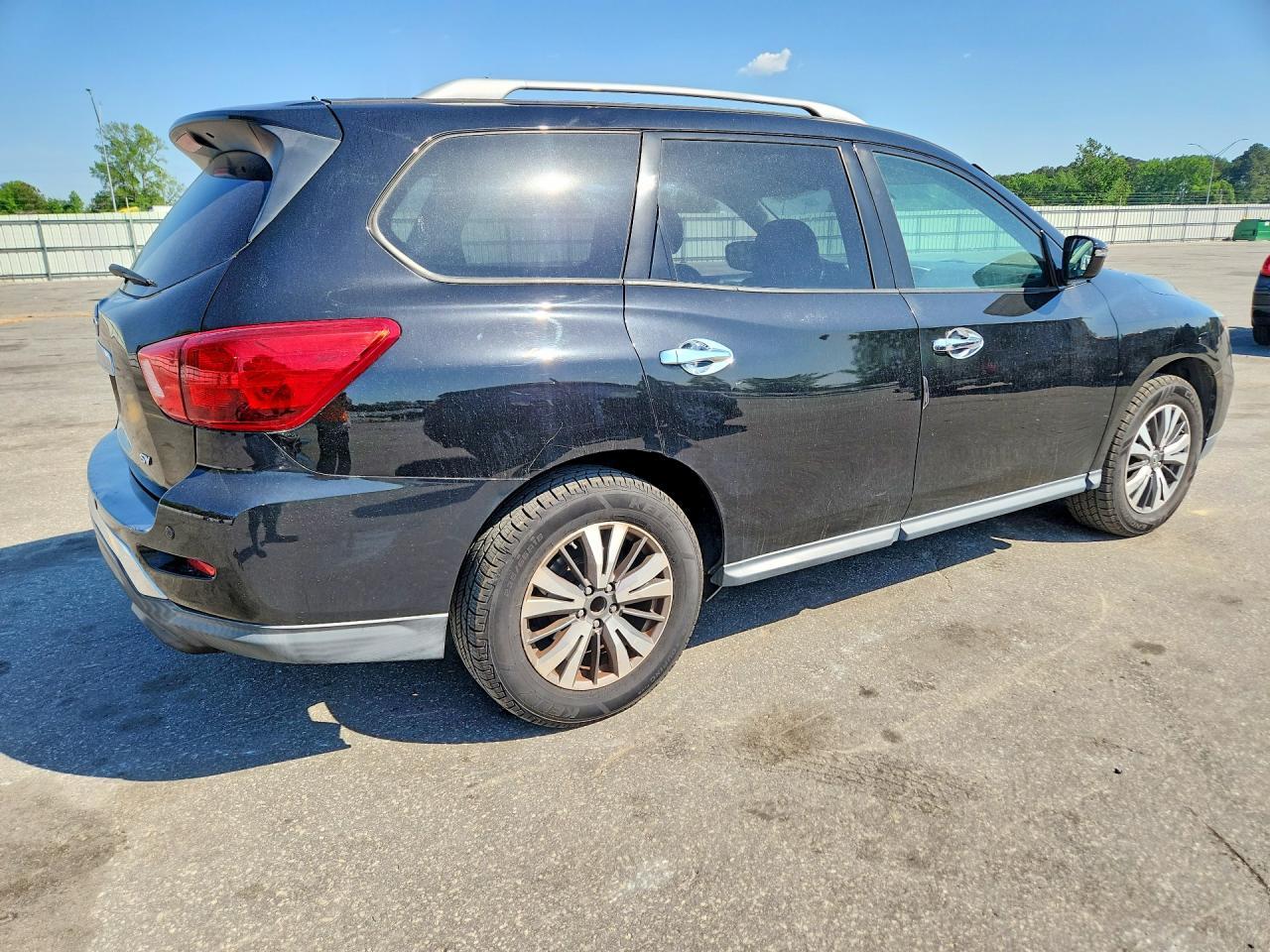 2017 NISSAN PATHFINDER