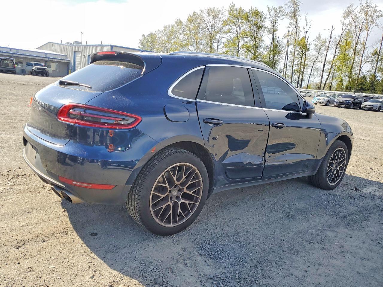 2017 PORSCHE Macan