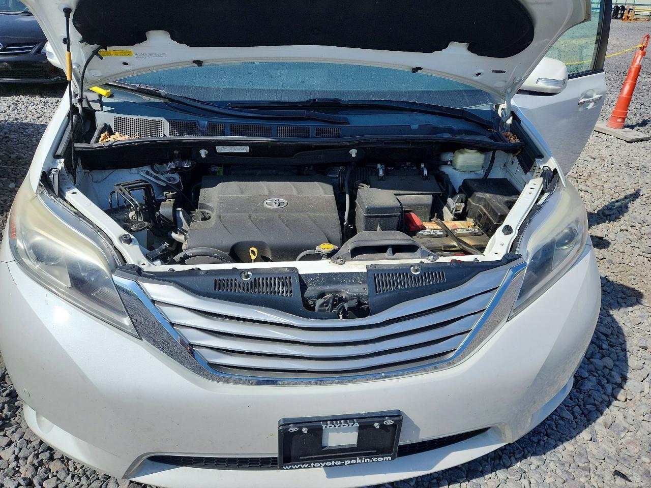 2015 TOYOTA SIENNA