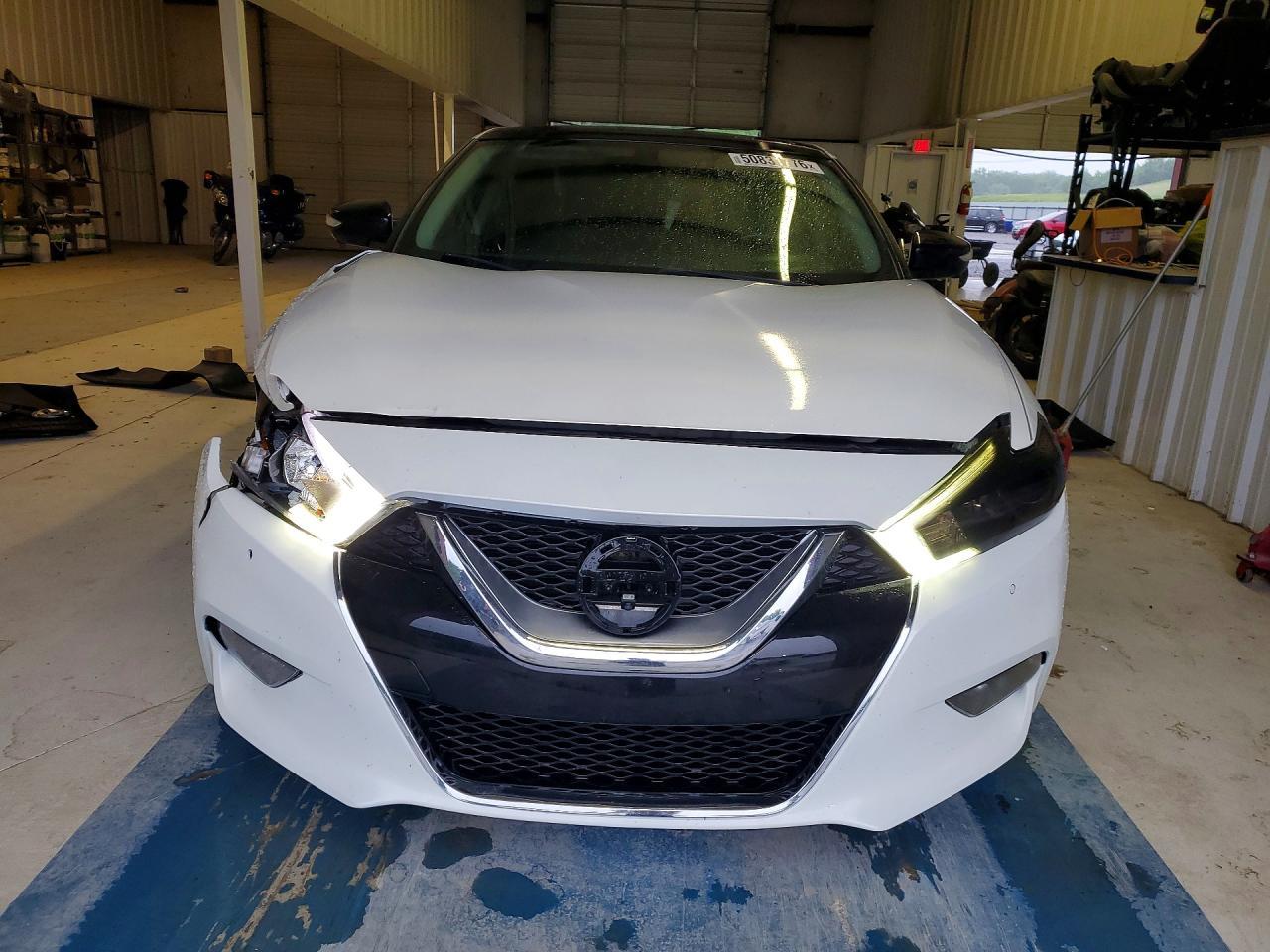 2017 NISSAN Maxima