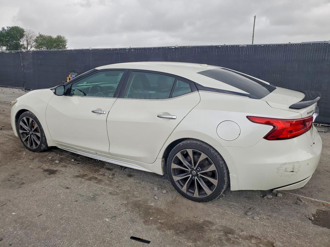 2016 NISSAN Maxima