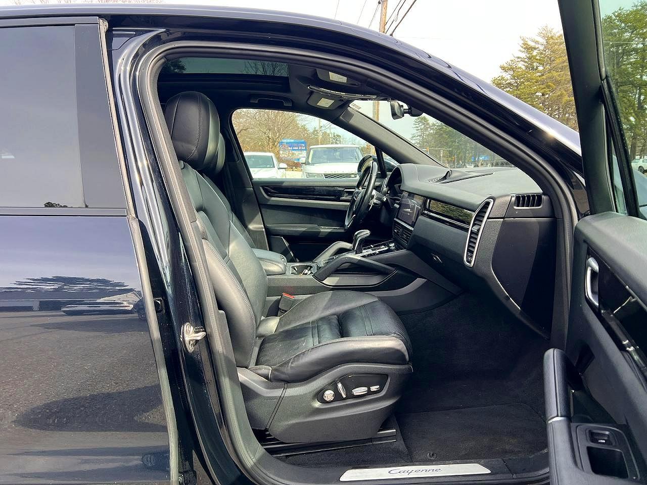 2019 PORSCHE CAYENNE