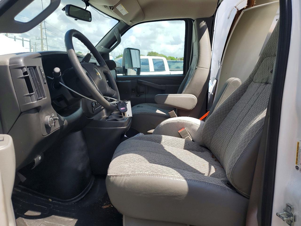 2025 CHEVROLET Express 3500