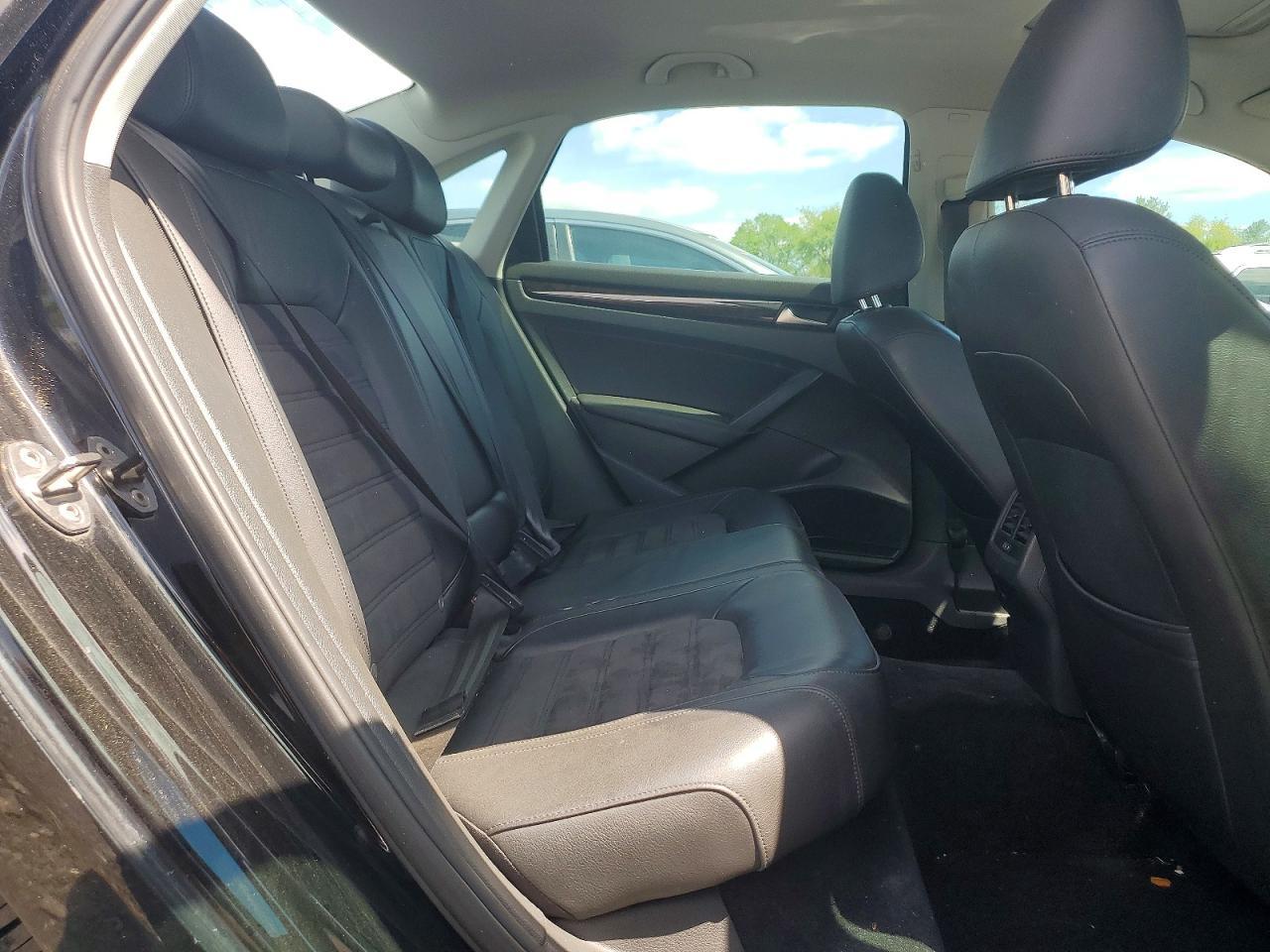 2015 VOLKSWAGEN Passat