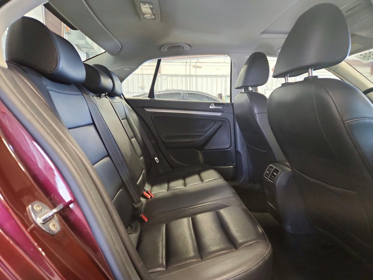 2010 VOLKSWAGEN JETTA