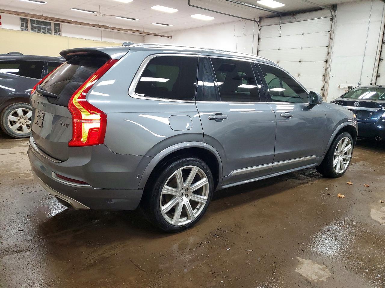 2019 VOLVO XC90