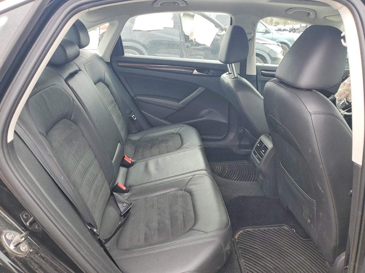 2014 VOLKSWAGEN Passat