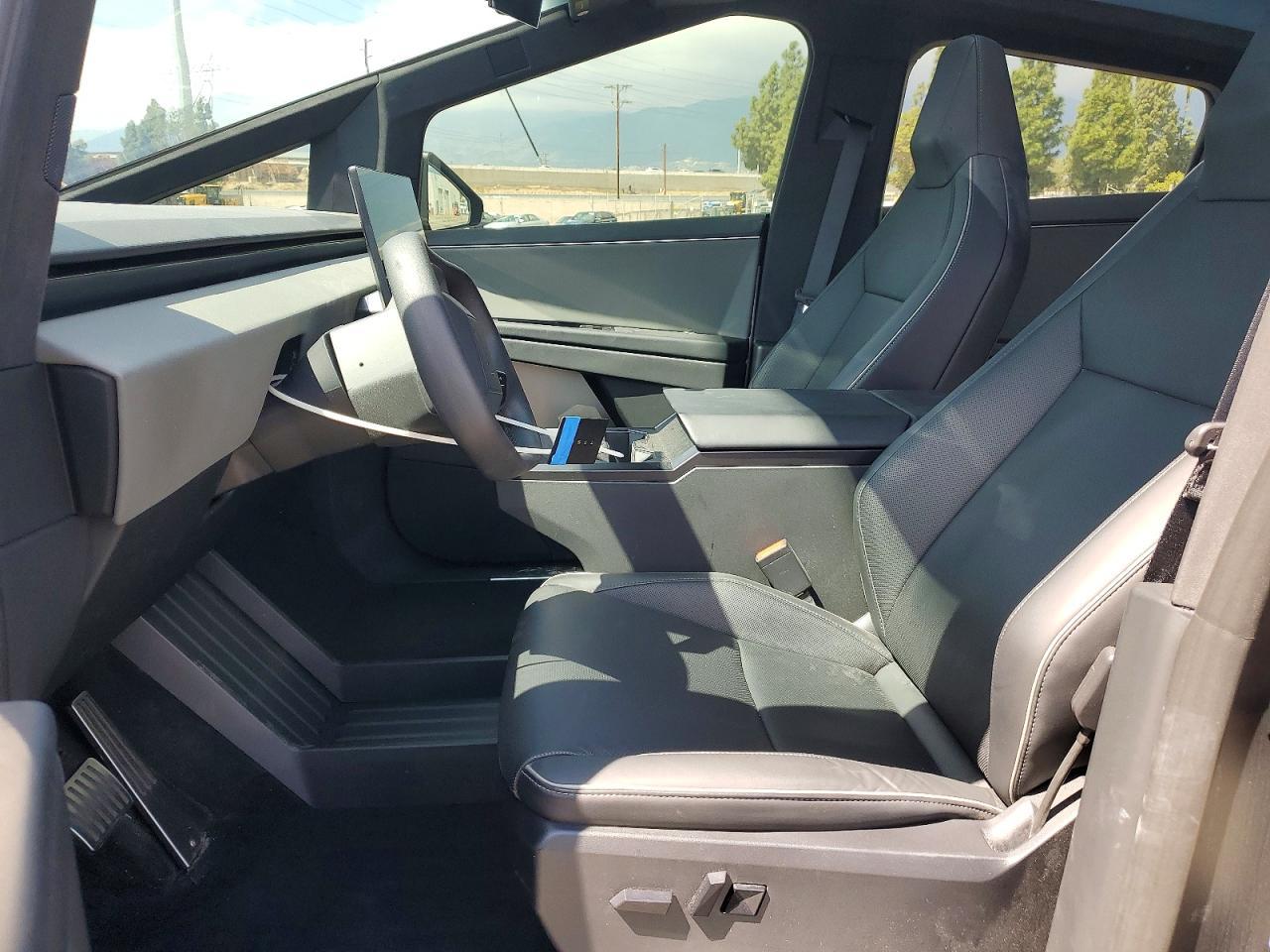 2024 TESLA Cybertruck