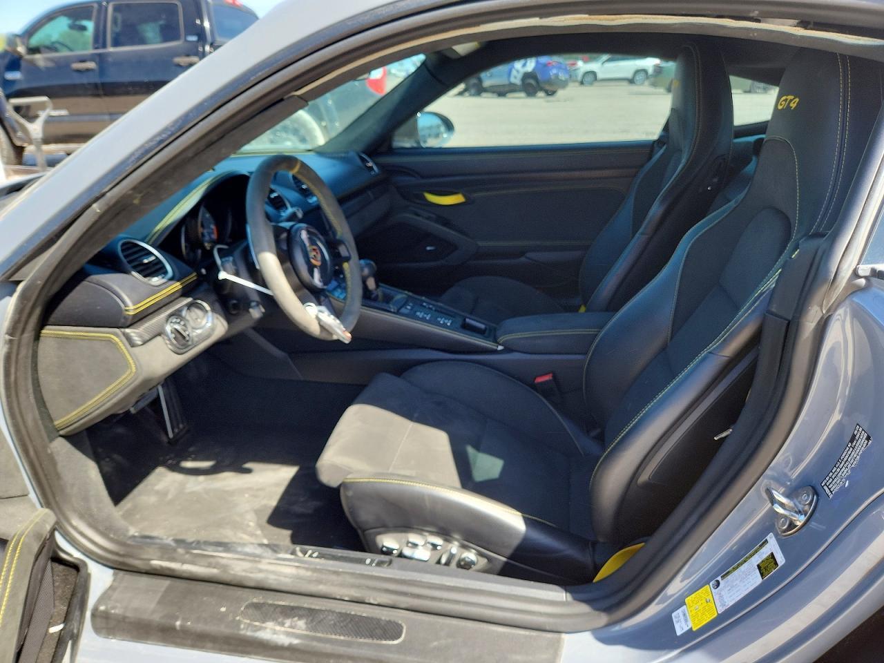 2023 PORSCHE Cayman