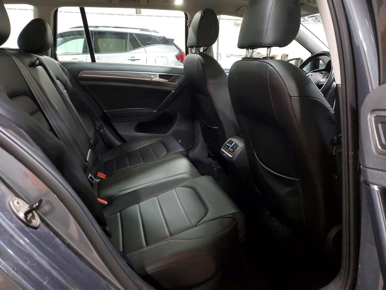 2017 VOLKSWAGEN Golf Alltrack