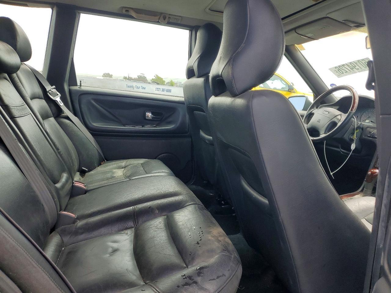 2000 VOLVO V70