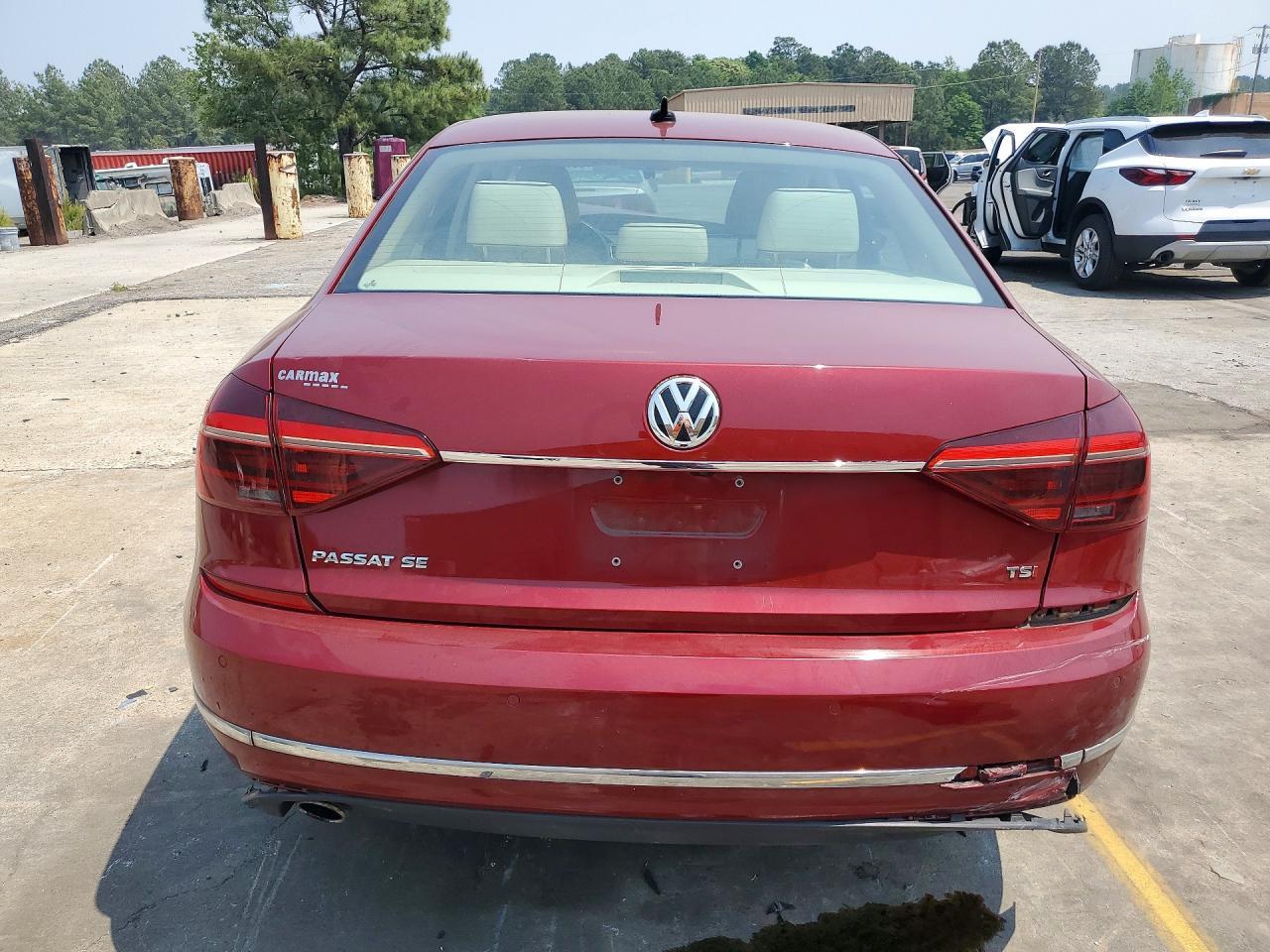 2017 VOLKSWAGEN Passat