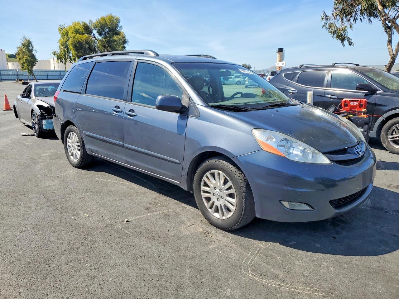 2010 TOYOTA SIENNA