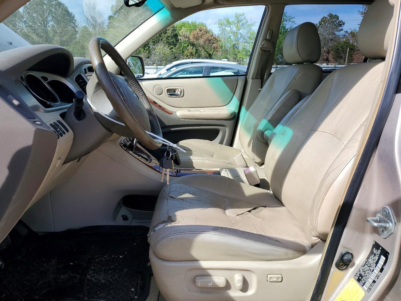 2004 TOYOTA HIGHLANDER
