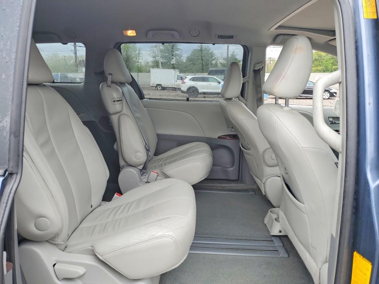 2014 TOYOTA SIENNA