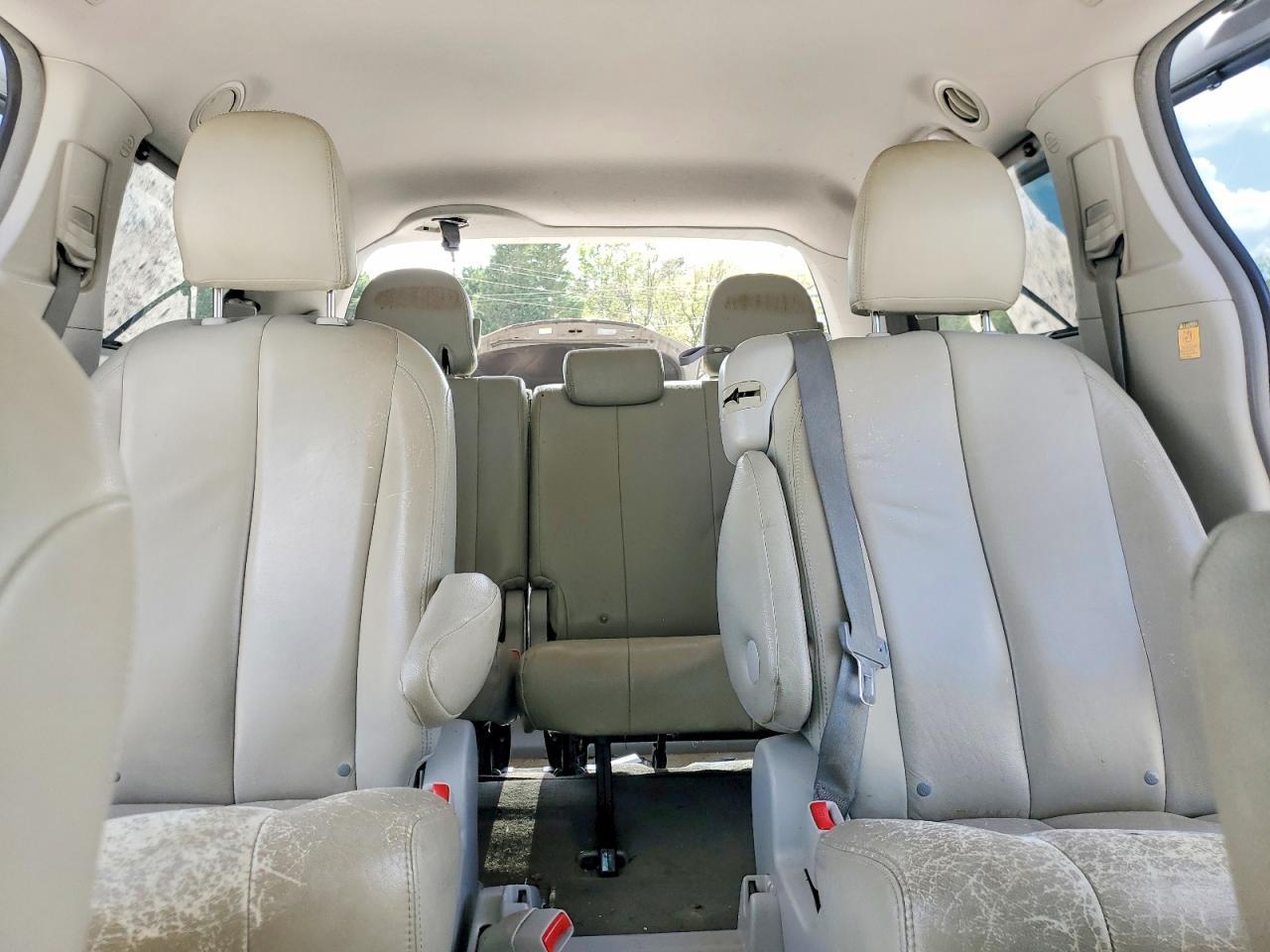 2012 TOYOTA SIENNA