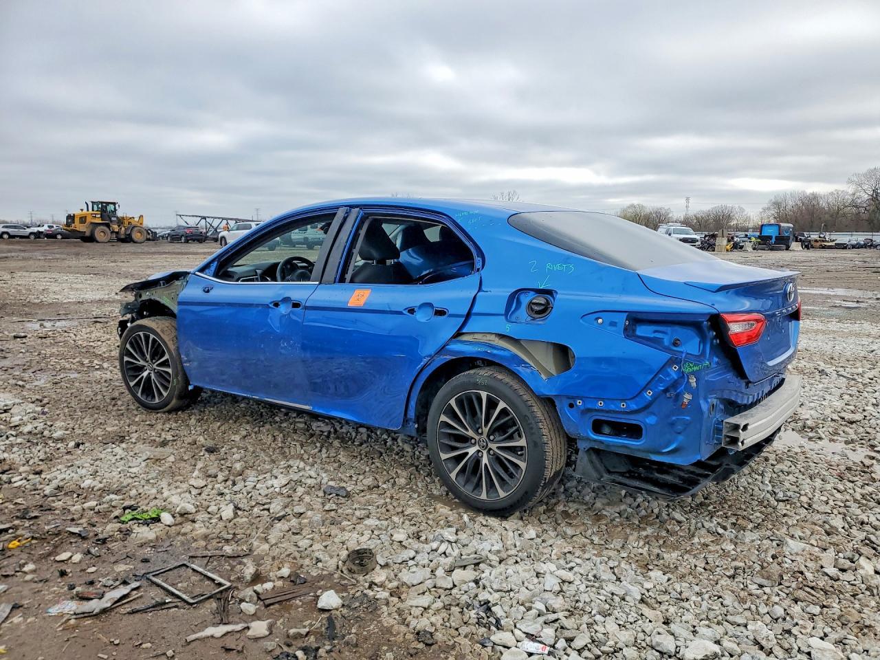 2018 TOYOTA CAMRY