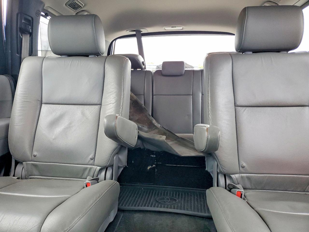 2018 TOYOTA Sequoia