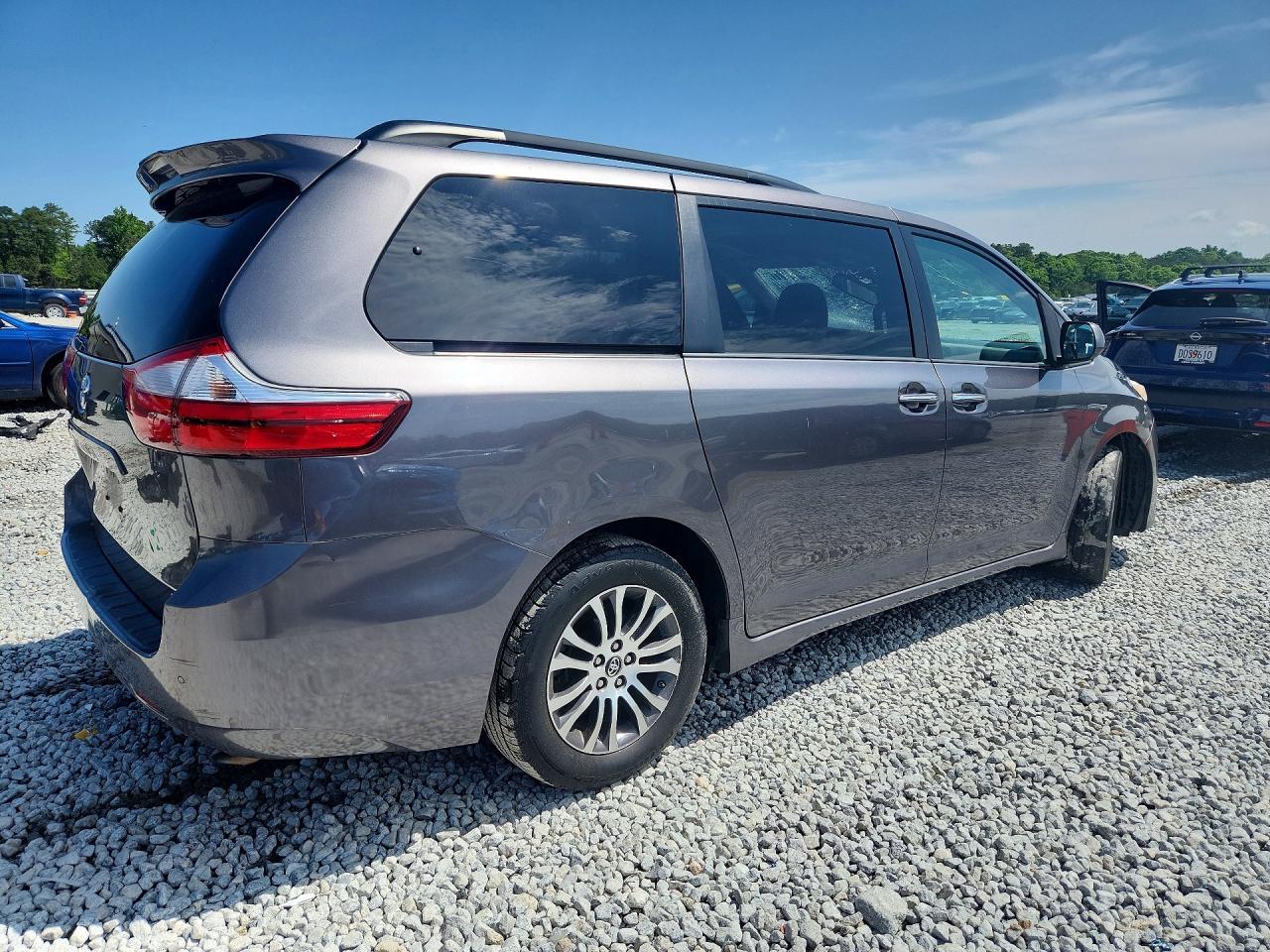 2018 TOYOTA SIENNA
