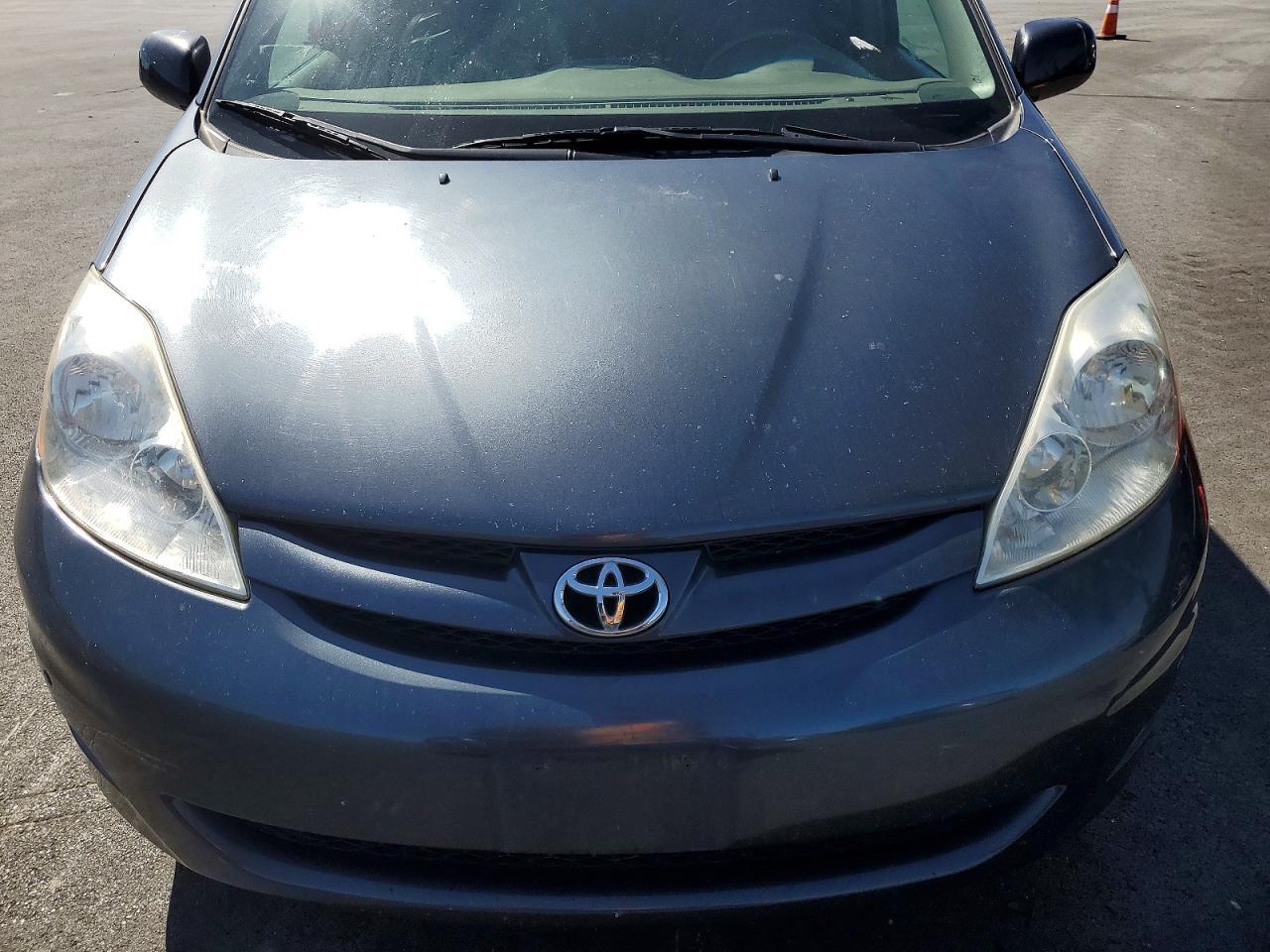 2010 TOYOTA SIENNA
