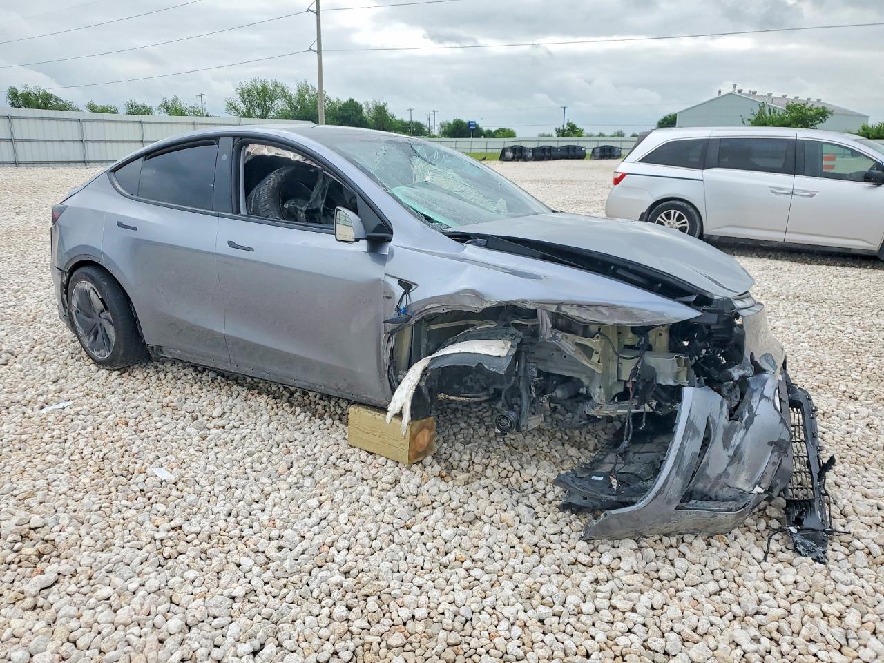2026 TESLA MODEL Y