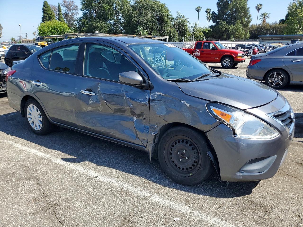 2018 NISSAN VERSA