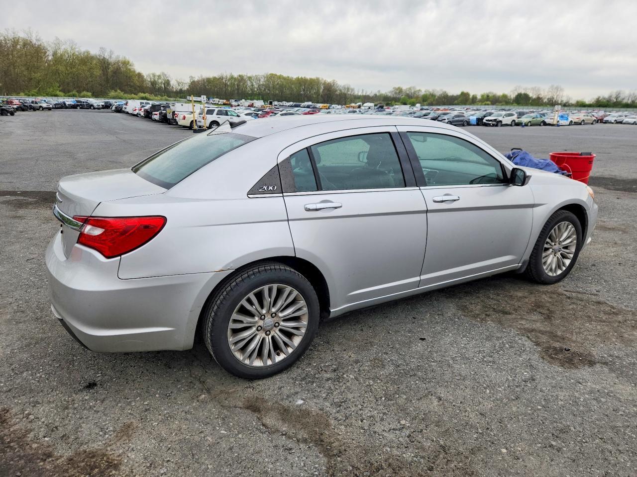 2011 CHRYSLER 200