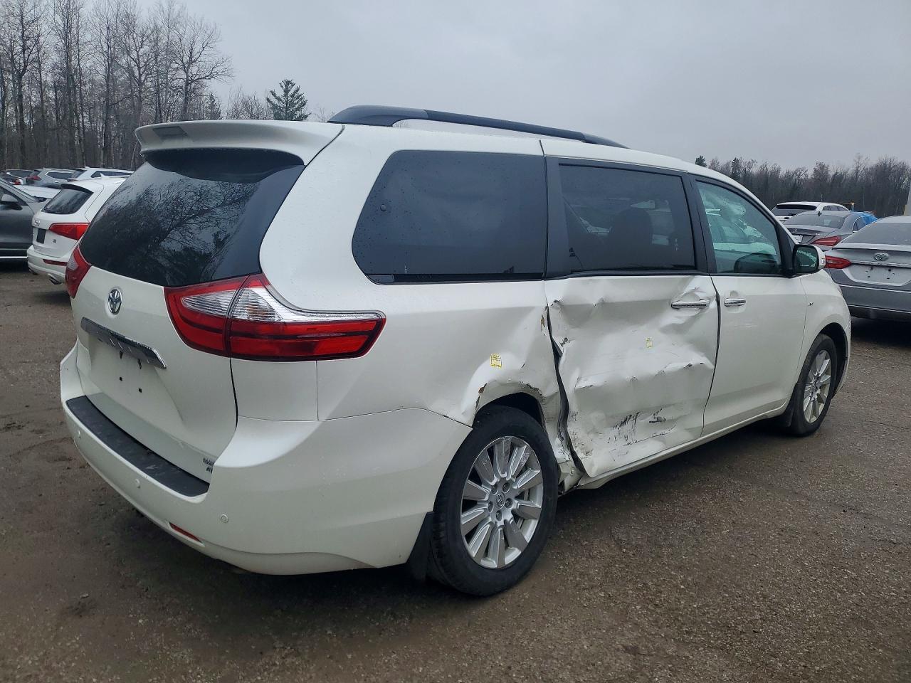 2017 TOYOTA SIENNA