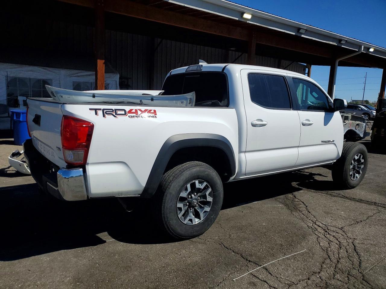 2017 TOYOTA TACOMA