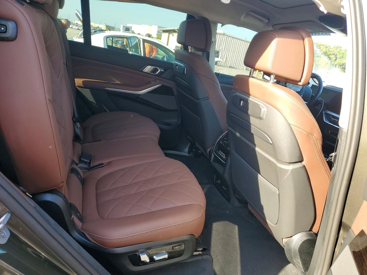 2025 BMW X7