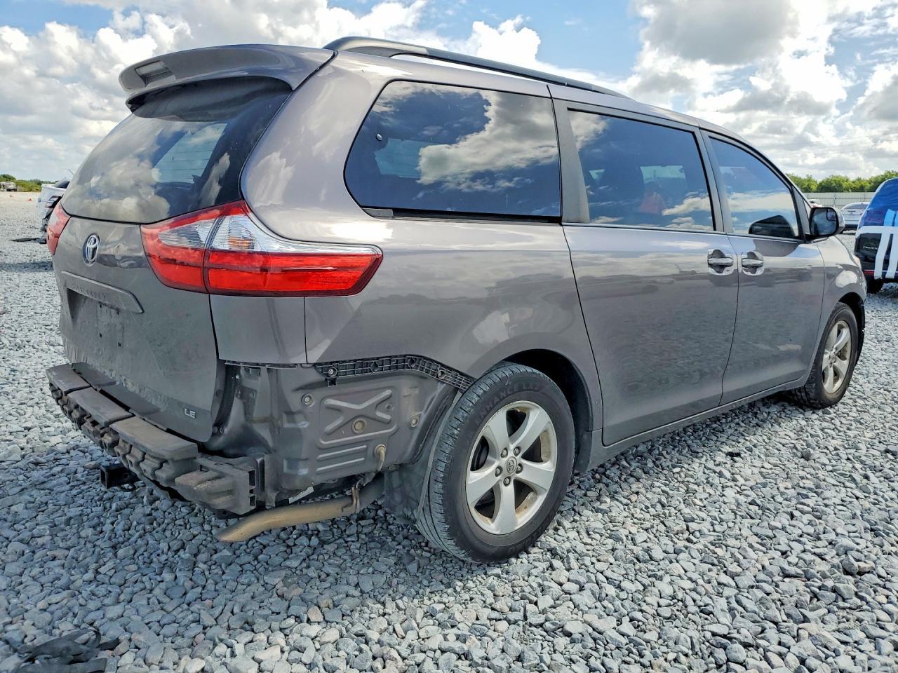 2016 TOYOTA SIENNA