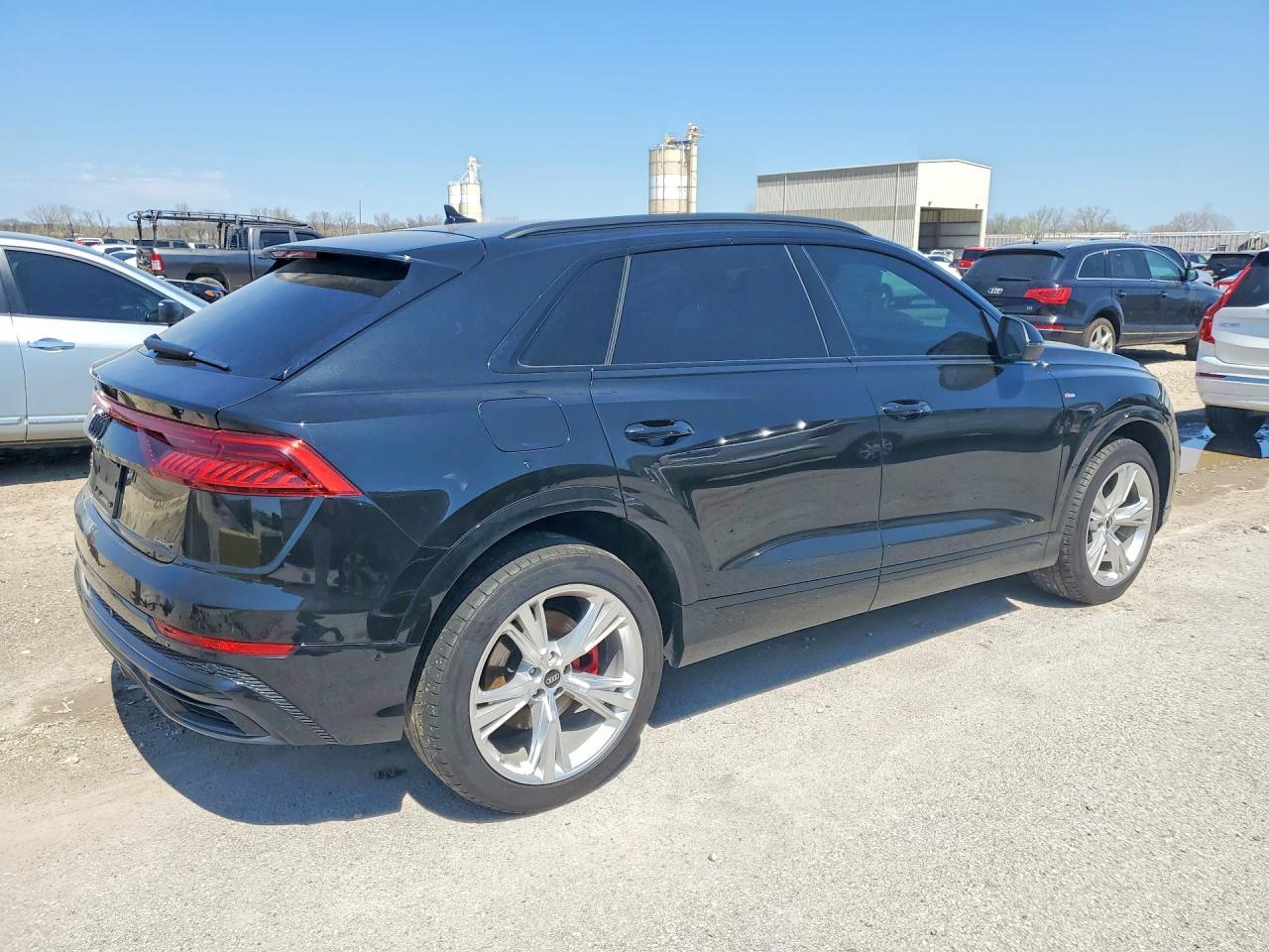2022 AUDI Q8