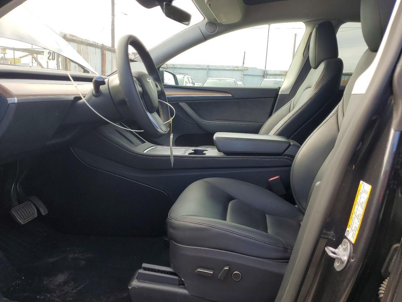 2025 TESLA MODEL Y