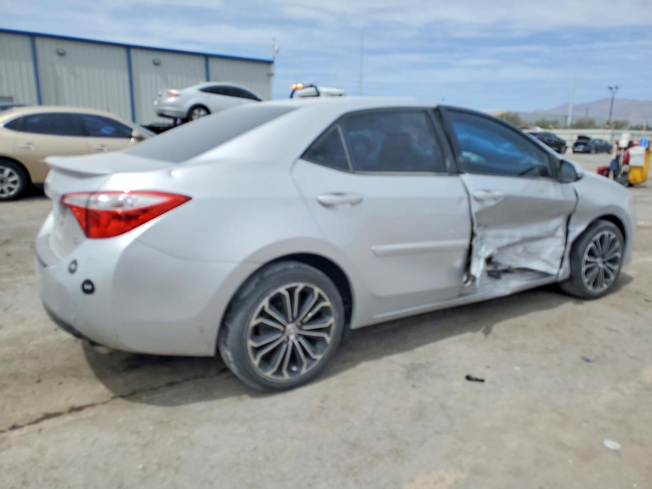 2015 TOYOTA COROLLA