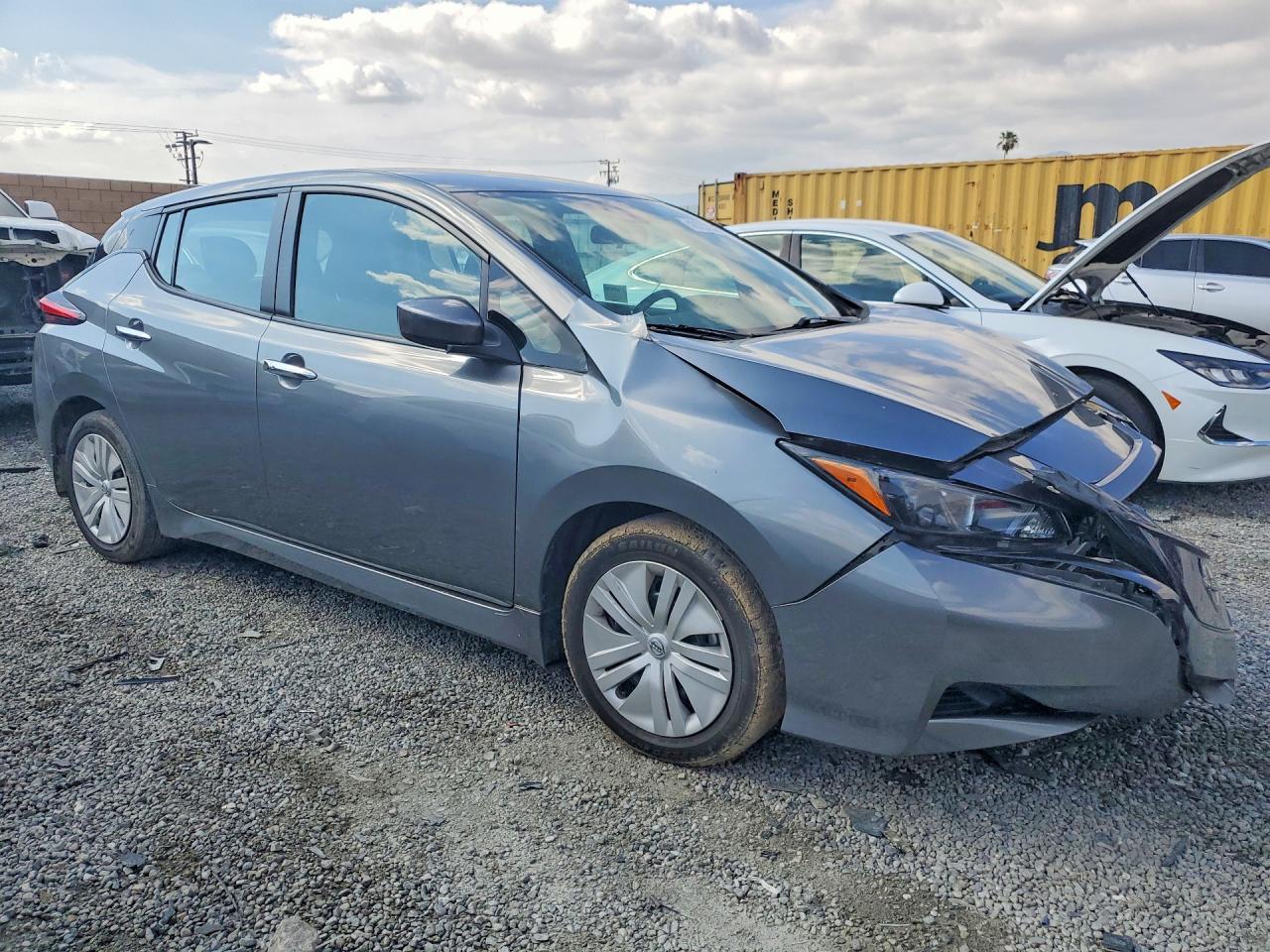 2023 NISSAN LEAF