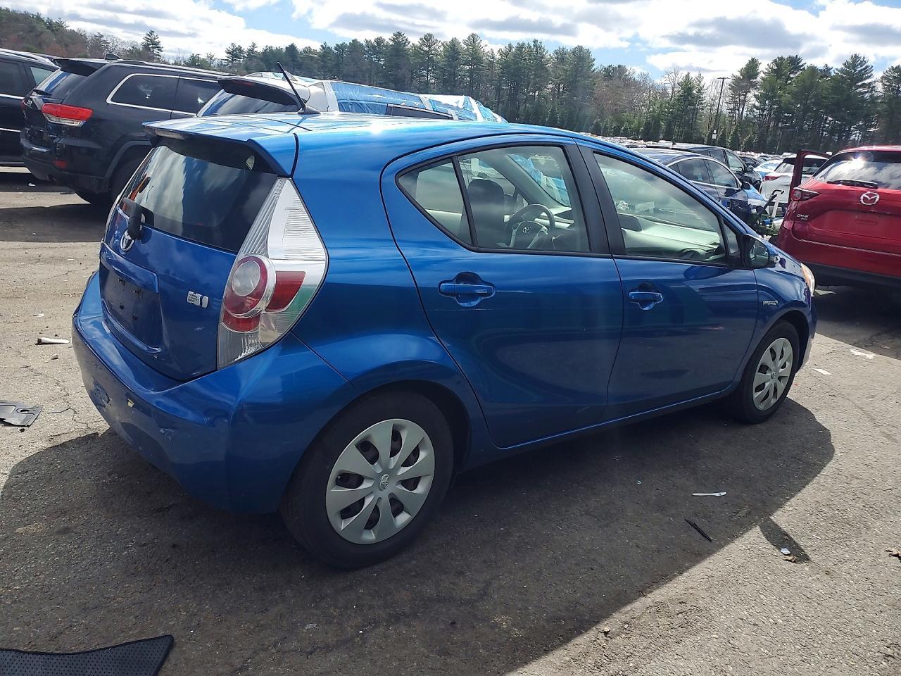 2014 TOYOTA Prius c