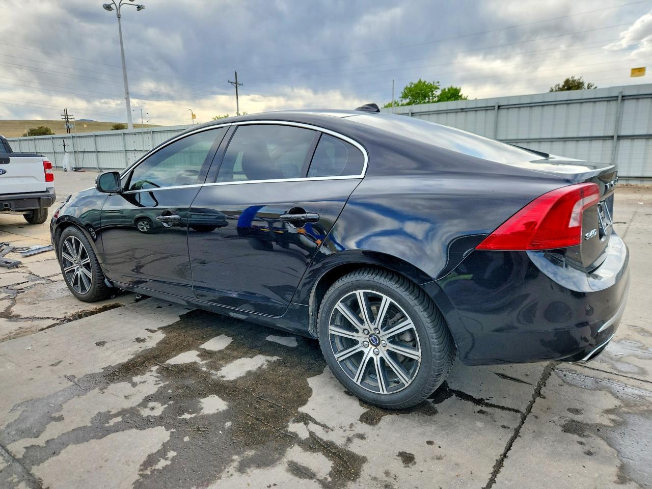 2017 VOLVO S60