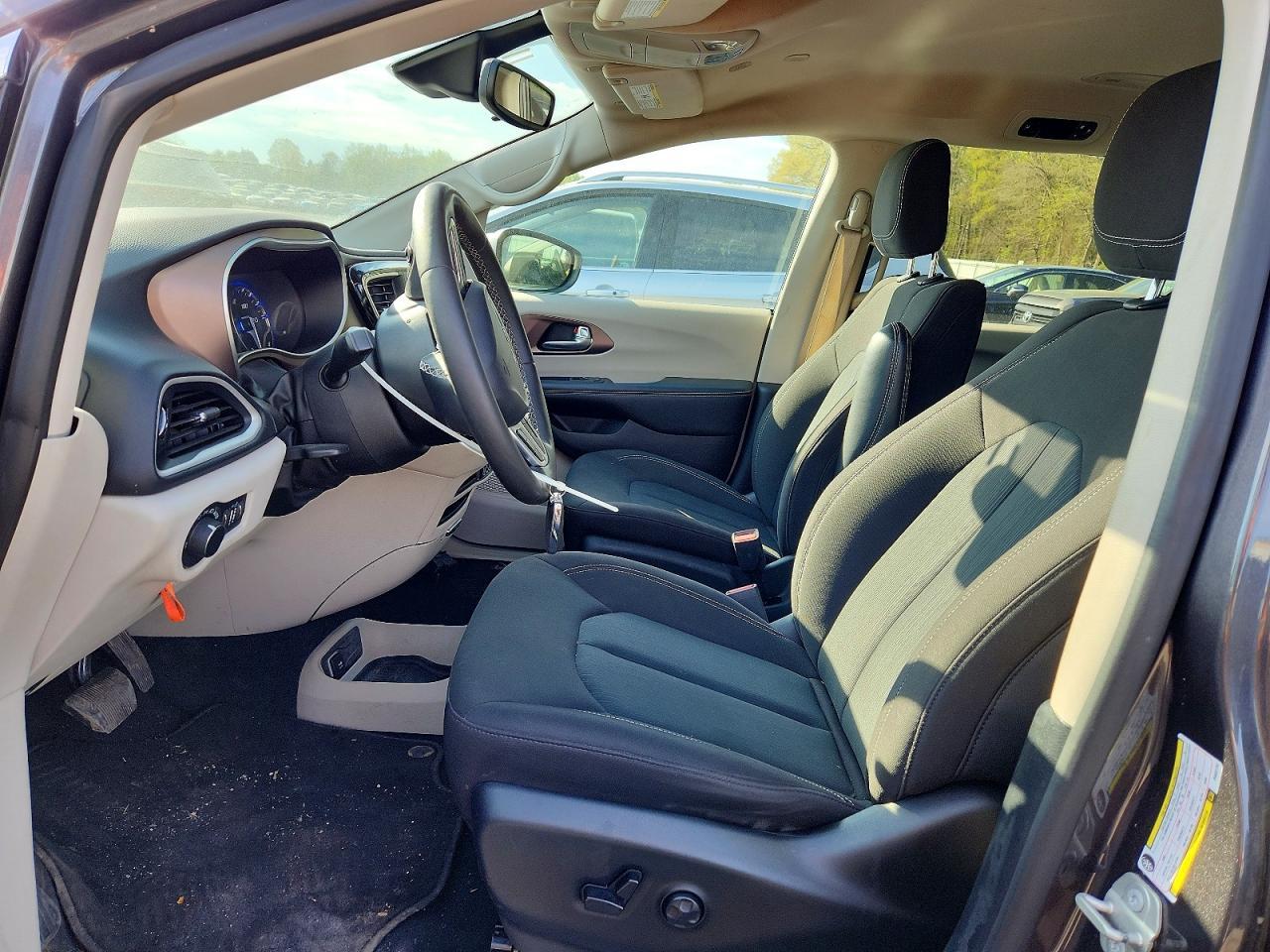2023 CHRYSLER Voyager